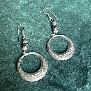 Vintage 80’s Black & Silver dangly earrings